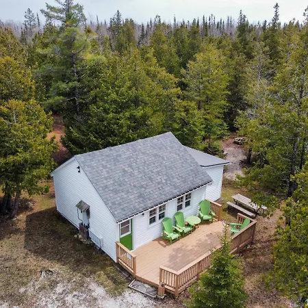 Neptunes Hideaway Tobermory Exterior photo